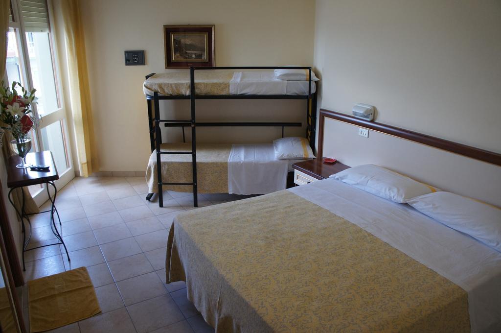 Hotel Nettuno Cattolica Exterior photo