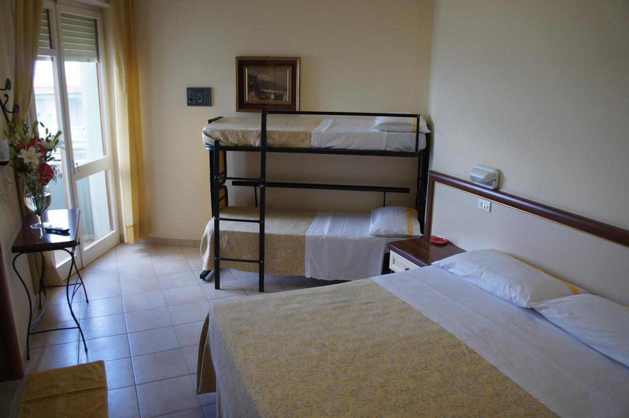 Hotel Nettuno Cattolica Exterior photo