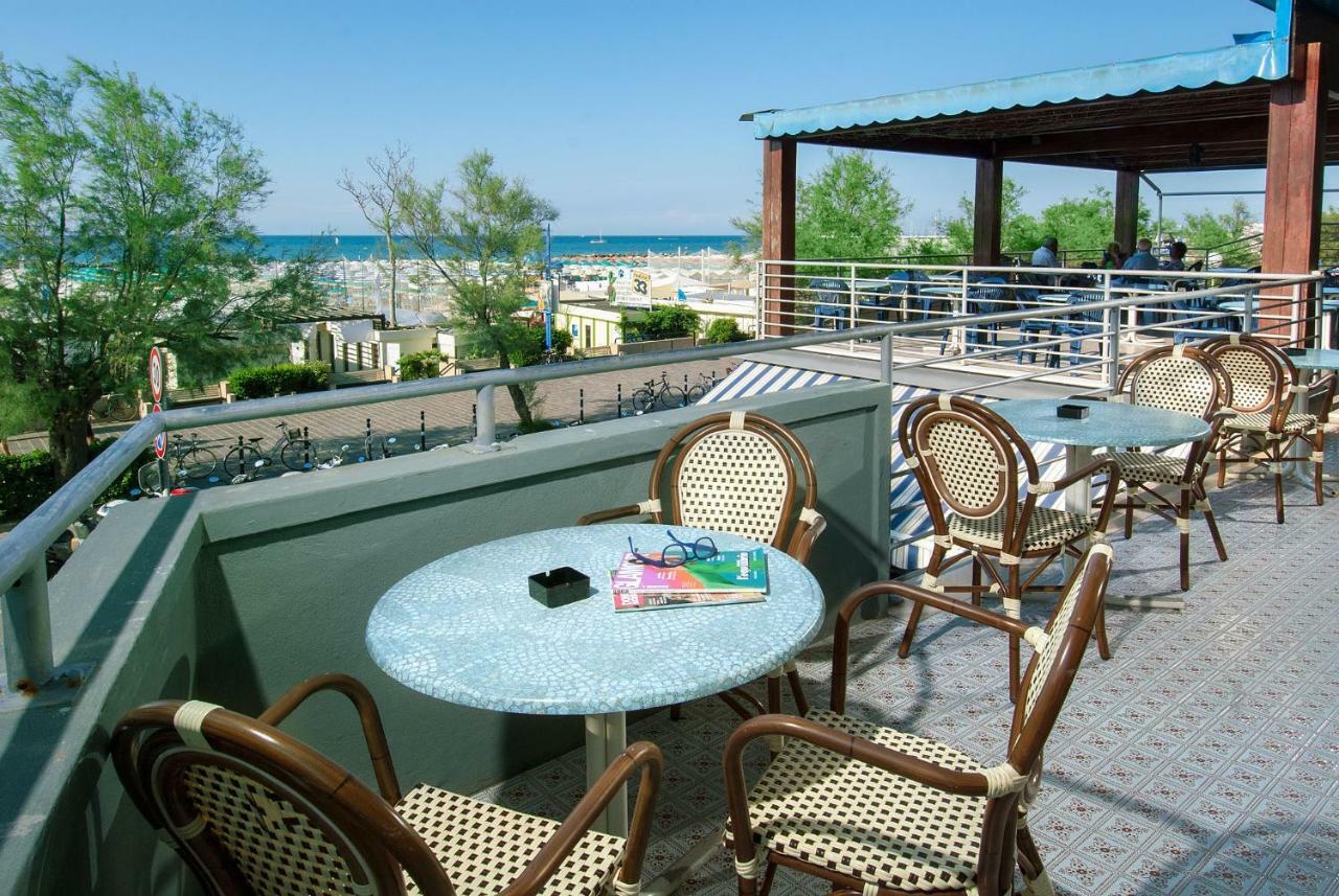 Hotel Nettuno Cattolica Exterior photo